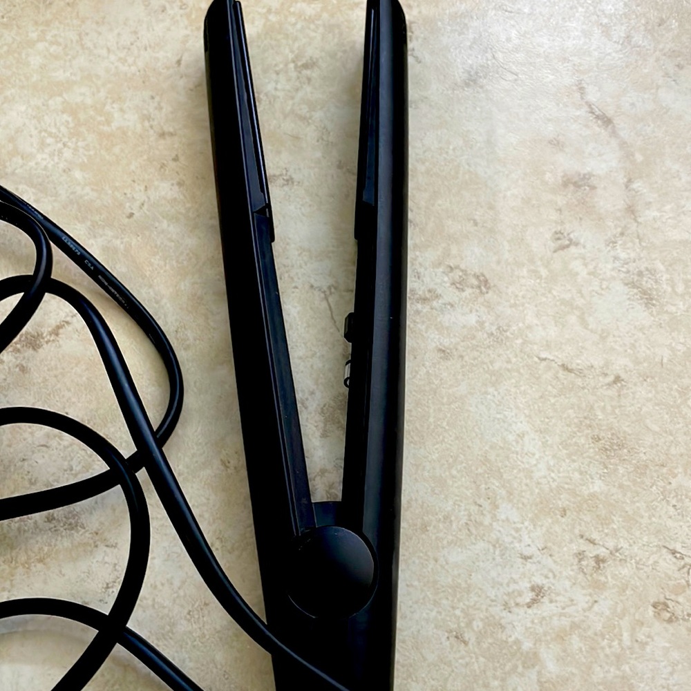 GHD 1” flat iron